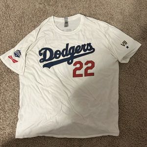 A vintage 2020 World Series champion Dodgers shirt